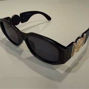 Elegant Black Sunglasses with Gold Detail